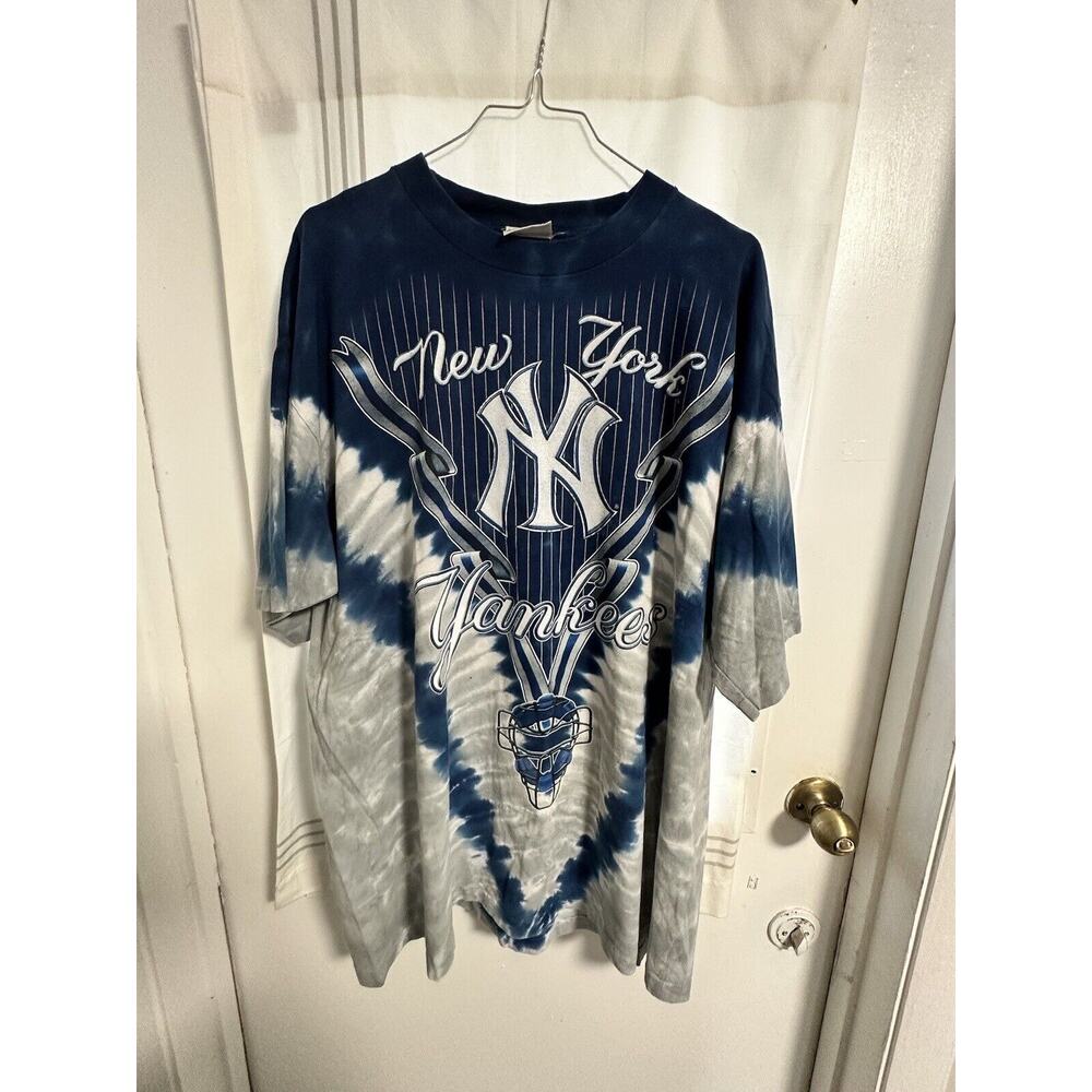 VintageNew York Yankees Tshirt T Shirt Mens Size XLarge 25"x30"